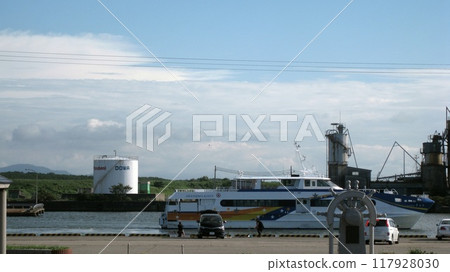 Awashima Kisen Kirara leaving Iwafune Port 117928030