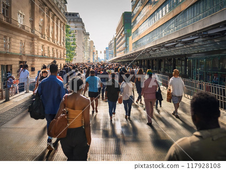 Businessmen and businesswomen commuting to work 117928108