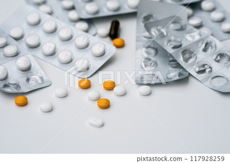 有很多藥丸的空藥片 有很多藥丸的空藥片 117928259