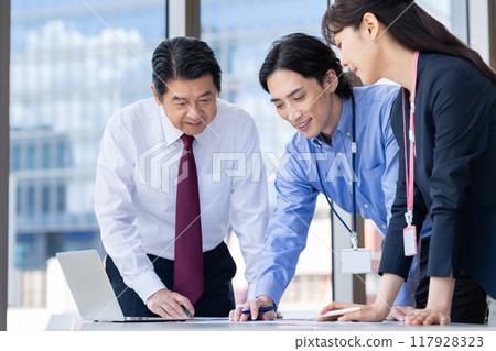 商人開會攝影合作:電波學園教育法人、東京電子專校 商人開會攝影合作:電波學園教育法人、東京電子專校 117928323