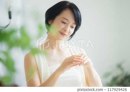 Middle-aged woman doing skin care 117929426