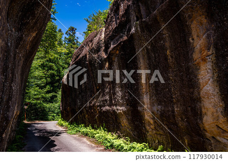 Zenkoji Kaido, an important road where chisel marks remain Zenkoji Kaido, an important road where chisel marks remain 117930014