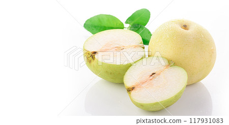 Crispy texture of Nijisseiki pear (white background) 117931083