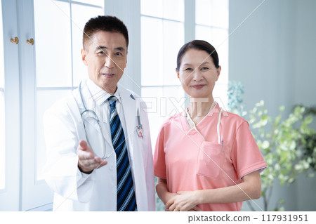 Veteran doctors and nurses Veteran doctors and nurses 117931951