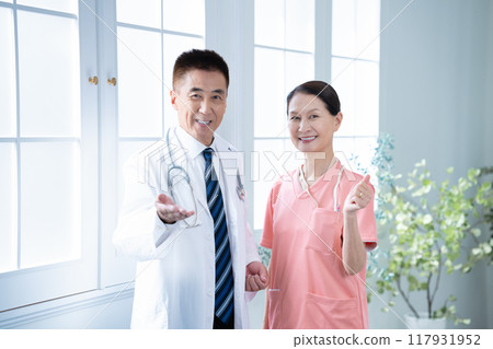 Veteran doctors and nurses Veteran doctors and nurses 117931952