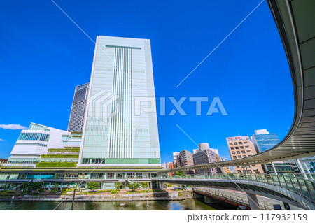 日本橫濱城市景觀 從櫻木町站新南口前的人行天橋欣賞橫濱市政廳和其他建築(8月17日) 日本橫濱城市景觀 從櫻木町站新南口前的人行天橋欣賞橫濱市政廳和其他建築(8月17日) 117932159