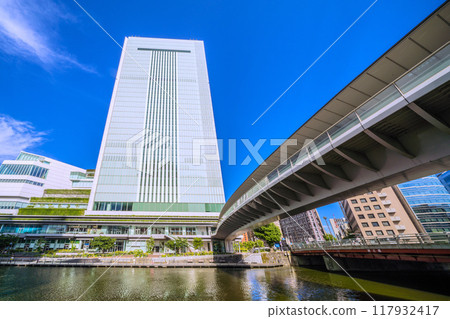 日本橫濱市容從櫻木町站新南口看到的橫濱市政廳和其他建築=8月17日 日本橫濱市容從櫻木町站新南口看到的橫濱市政廳和其他建築=8月17日 117932417