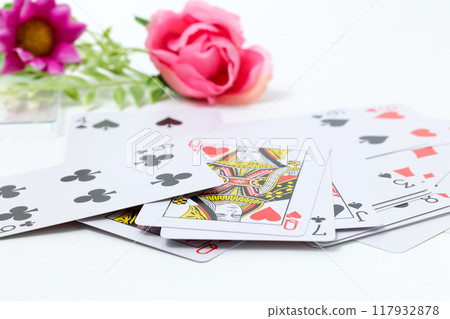 撲克牌、玩具、遊戲、玩具、遊戲、玩、紙牌遊戲、撲克、卡片、標記 撲克牌、玩具、遊戲、玩具、遊戲、玩、紙牌遊戲、撲克、卡片、標記 117932878
