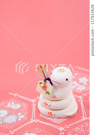 Year of the Snake New Year's material White snake holding a hamaya arrow Japanese pattern bag Year of the Snake New Year's material White snake holding a hamaya arrow Japanese pattern bag 117933626