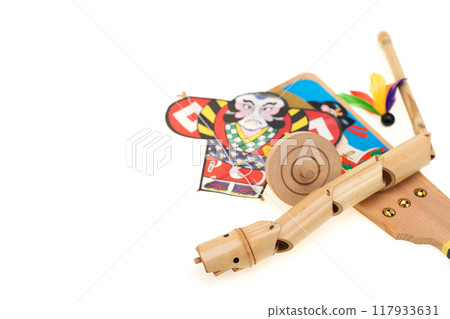 Year of the Snake New Year's materials: A nostalgic, squiggly snake, a shuttlecock, a top and a kite Year of the Snake New Year's materials: A nostalgic, squiggly snake, a shuttlecock, a top and a kite 117933631