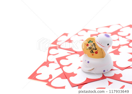 Year of the Snake New Year's material: White snake holding an oval coin and a large bag of money 117933649