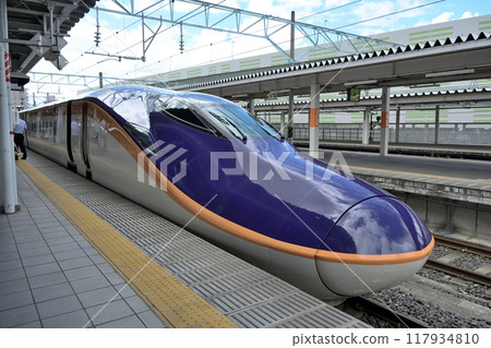 山形新幹線E8系列翼在山形站停靠 117934810