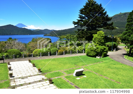 Hakone Town: View from the Lakeside Observatory in Kanagawa Prefectural Onshi Hakone Park, Central Plaza, Mt. Fuji, and Lake Ashi Hakone Town: View from the Lakeside Observatory in Kanagawa Prefectural Onshi Hakone Park, Central Plaza, Mt. Fuji, and Lake Ashi 117934998