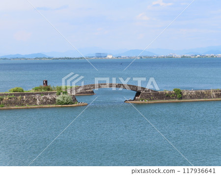 The scenery of Lake Biwa is very beautiful. 117936641