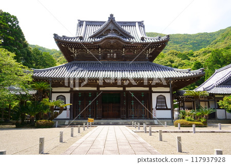 The main hall of Koukokuji Temple (Yura Town, Wakayama Prefecture) The main hall of Koukokuji Temple (Yura Town, Wakayama Prefecture) 117937928