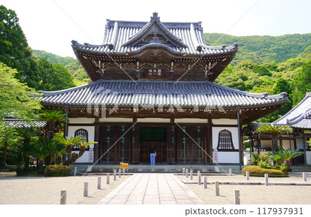 The main hall of Koukokuji Temple (Yura Town, Wakayama Prefecture) The main hall of Koukokuji Temple (Yura Town, Wakayama Prefecture) 117937931