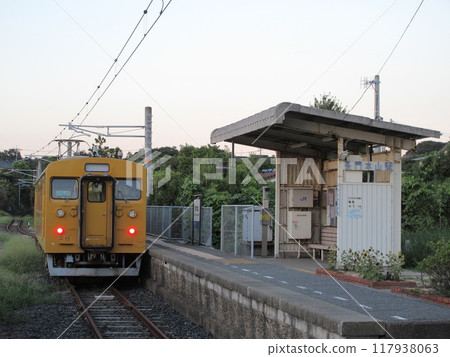 Nagatomotoyama Station on the Onoda Line and Kumoha 123 series 117938063