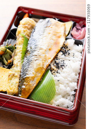 美味的魚便當,鯖魚照燒 美味的魚便當,鯖魚照燒 117938069