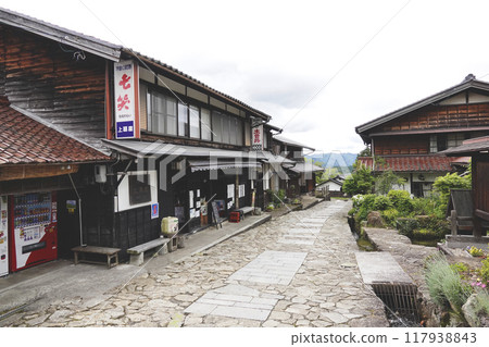 馬込宿的舊街景和陡峭的鵝卵石路面 117938843