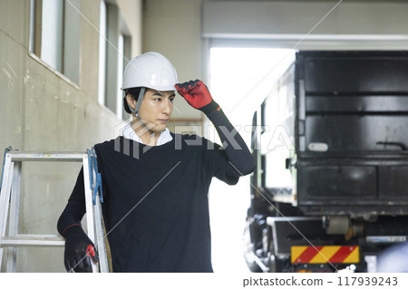 Arm roll truck 117939243
