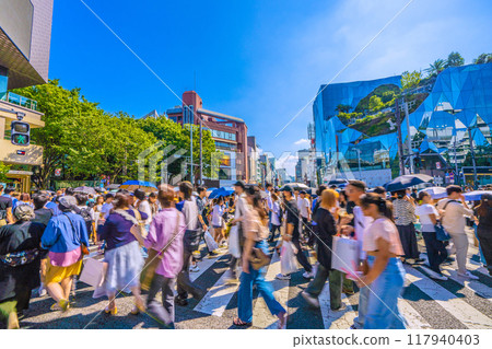 日本東京城市景觀-入境復興...繁忙的神宮前十字路口、東急廣場原宿「原門」等景觀 117940403