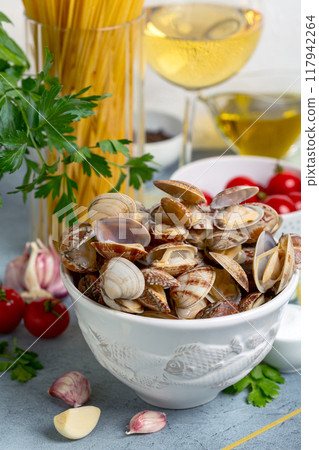 Bowl of vongole. 117942264