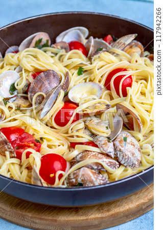 Frying pan with pasta and seafood in close-up. 117942266