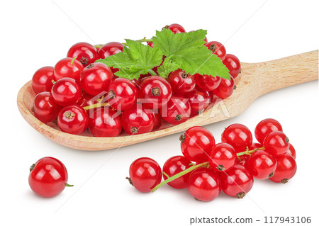 Red currant berries in a wooden spoon with leaf isolated on white background 117943106