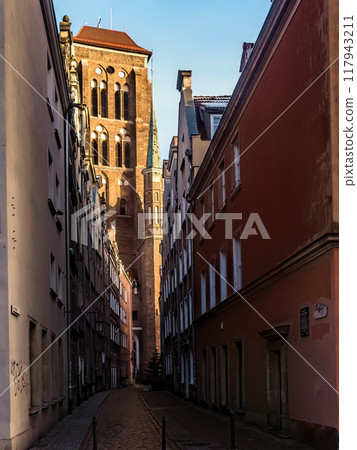 Kaletnicza street with view to Basilica of St. Mary of the Assumption of the Blessed Virgin Mary, Gdansk, Poland 117943211