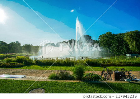 Amazing fountain in  Botanical garden Planten un Blomen in Hamburg in sunrise rays 117943239