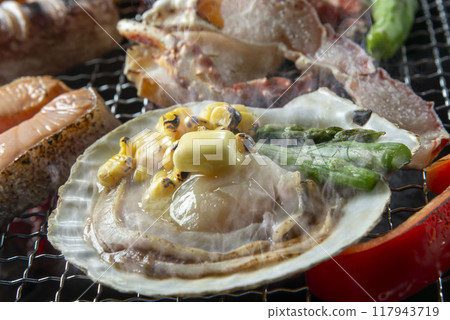 Charcoal grilled scallops 117943719