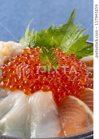 新鮮美味的海鮮碗 117943859