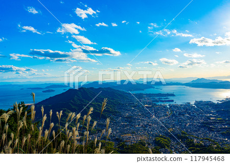 從灰峰看到的吳市風景(廣島縣) 從灰峰看到的吳市風景(廣島縣) 117945468