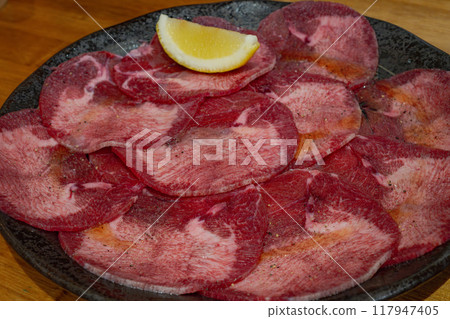Charcoal-grilled Yakiniku, Beef Tongue, Shichirin, Smoke, Grilled, Overhead View Charcoal-grilled Yakiniku, Beef Tongue, Shichirin, Smoke, Grilled, Overhead View 117947405