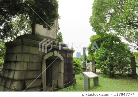 青山陵園的行場森林（巡洋艦「行行號」和魚雷砲艦「千島」的紀念碑） 117947774