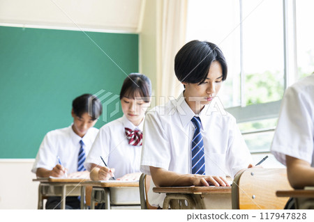 班級 教室 男女高中 國中 嚴肅 117947828