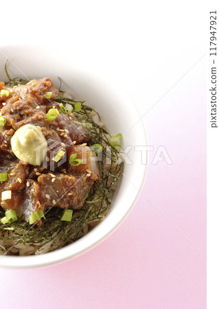 Aerial view of miso-marinated black sea bream rice bowl 117947921