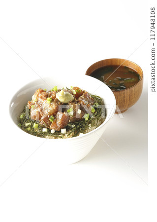 味噌醃黑鯛魚蓋飯和味噌湯 117948108