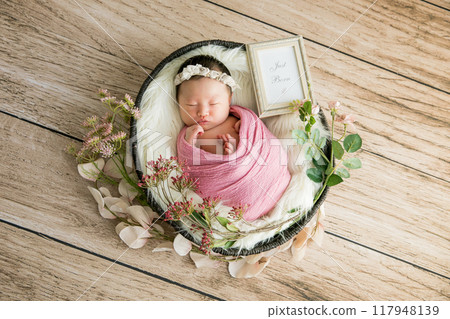 Cute Newborn Photos 117948139