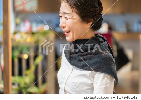 shampoo, person, female 117948142