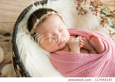 Cute Newborn Photos 117948145