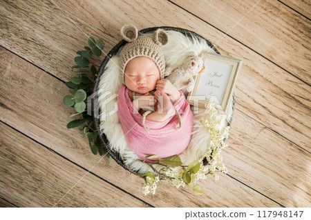 Cute Newborn Photos 117948147