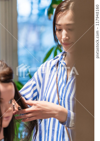理髮師 美髮師 美女藝術家 117948160