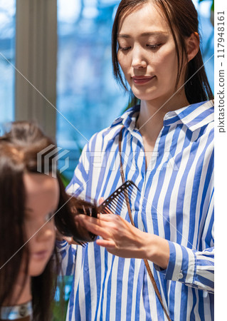 理髮師 美髮師 美女藝術家 117948161