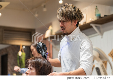 hairdressing salon, beautician, beauty artist 117948166