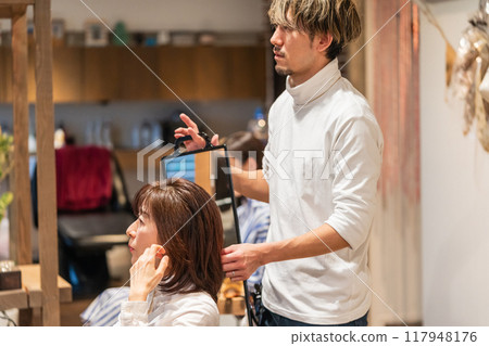 理髮師 美髮師 美女藝術家 117948176