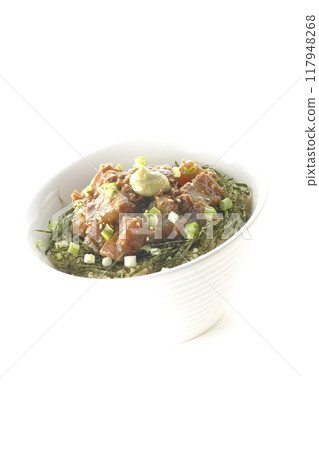 白色背景下拍攝的黑鯛味噌醃飯碗 117948268