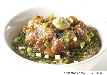 白色背景下拍攝的黑鯛味噌醃飯碗 117948300