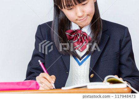 學校女生學習 117948473