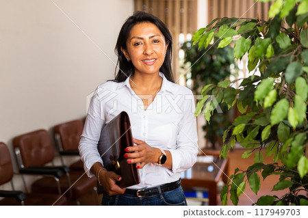 Portrait of business woman standing in office 117949703